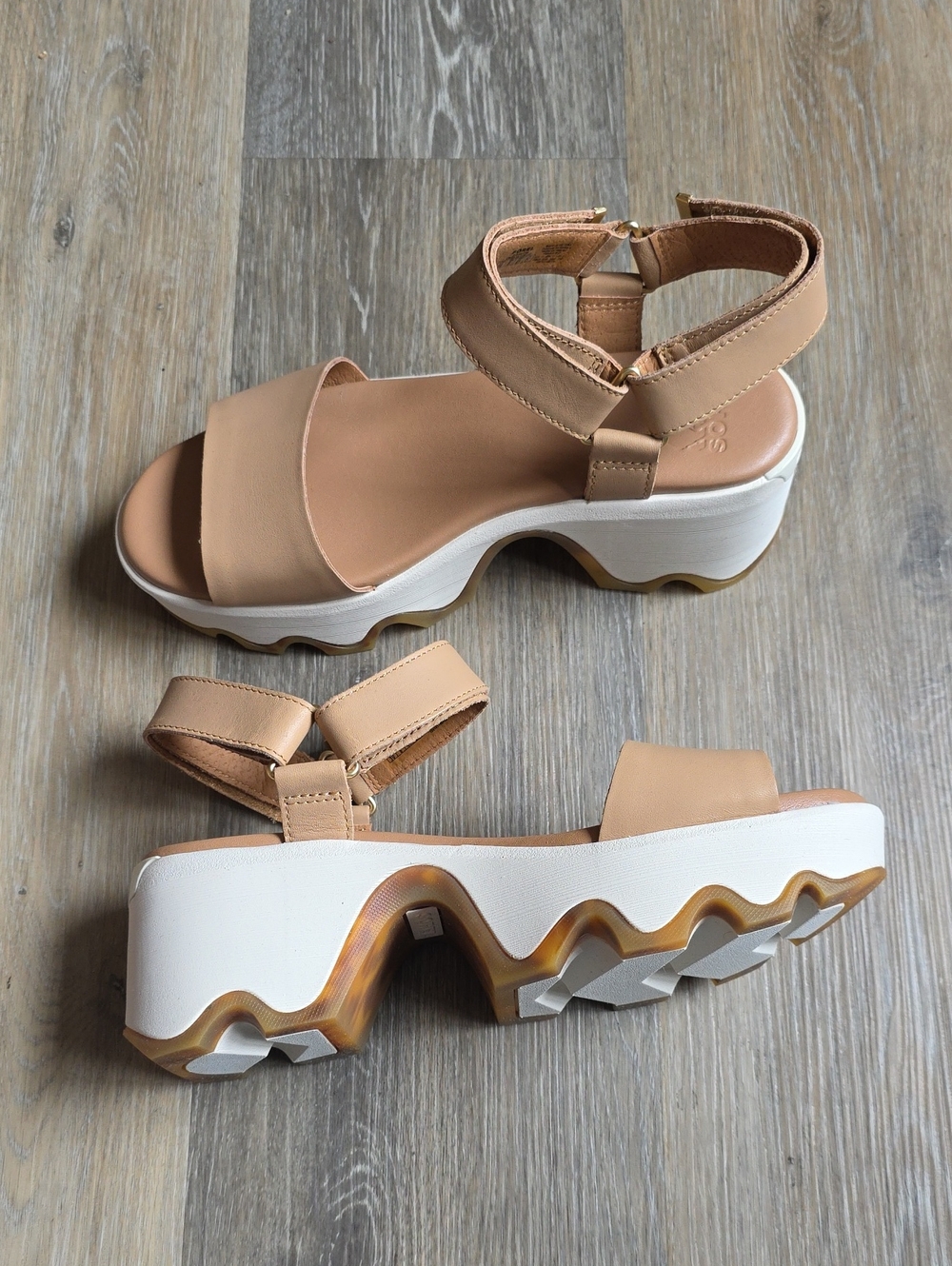 LIKE NEW SOREL KINETIC AURA SANDAL